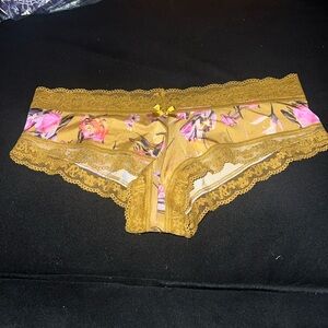 NWT VS Floral and Lace Panty